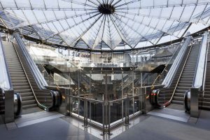 La toiture en ETFE et les escaliers mécaniques